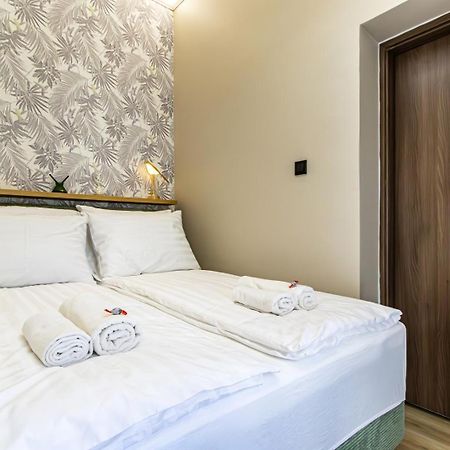 Oasis Apartment On The Broadway With Ac Budapest Exterior photo
